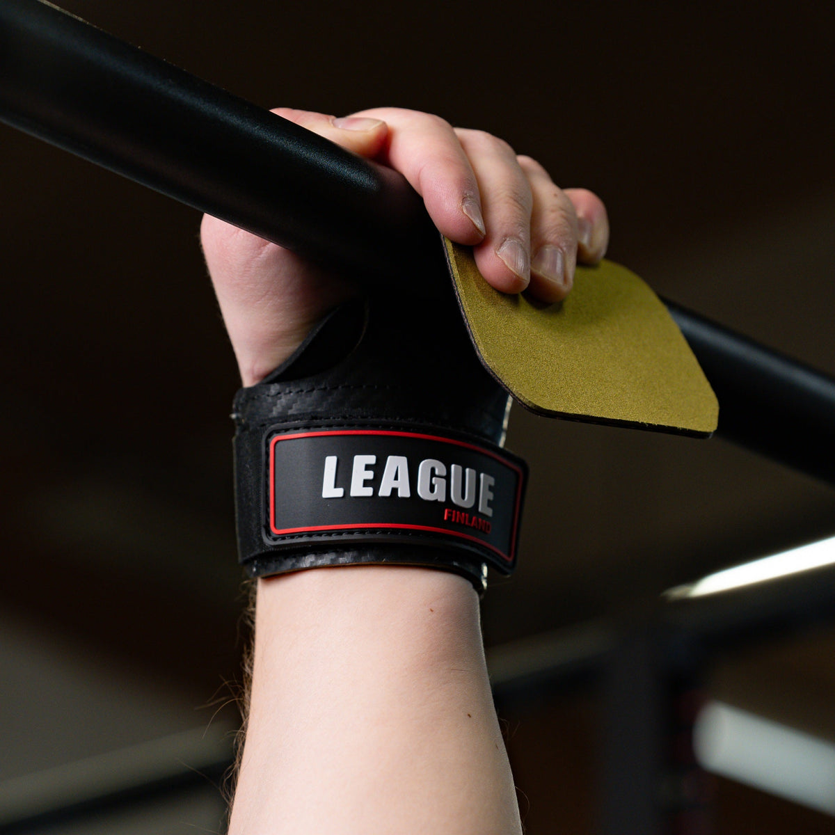 LEAGUE grip protecting a palm on a pull-up bar