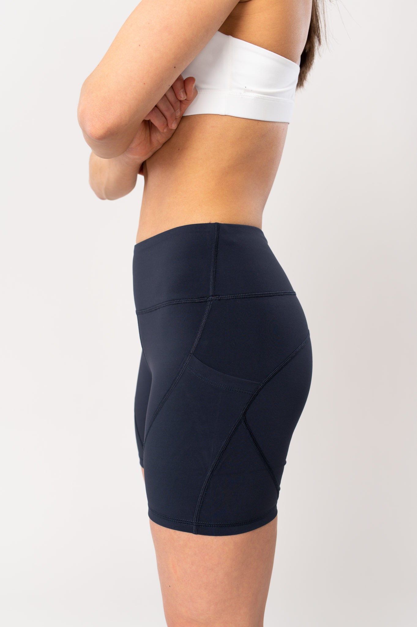 urheilu shortsit naiset