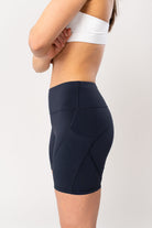 urheilu shortsit naiset